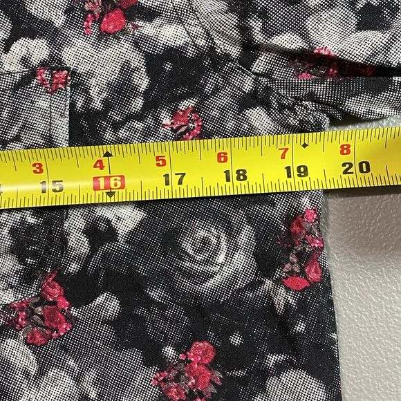 ROCK & REPUBLIC Blouse Floral Black White Button Front Roll Tab Sleeve Womens S - Picture 6 of 9